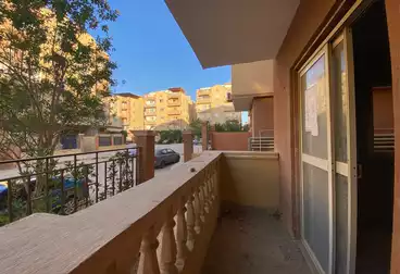 شقة بحديقة للبيع - 3 غرف - بالدور 0