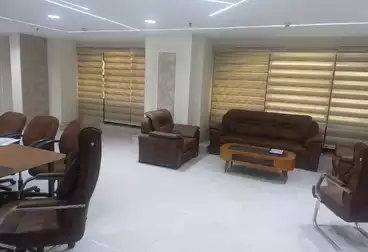 مكاتب للإيجار - 3 غرف - بالدور 3