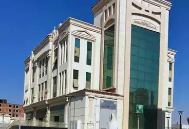 مبنى إداري للإيجار - 25 غرف