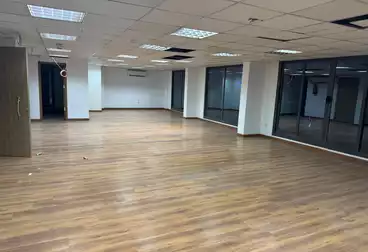 مبنى إداري للإيجار - 250 غرف
