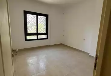 شقة بحديقة للبيع - 3 غرف - بالدور 0