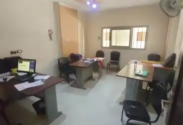 Administrative For rent - 5 rooms - floor 1