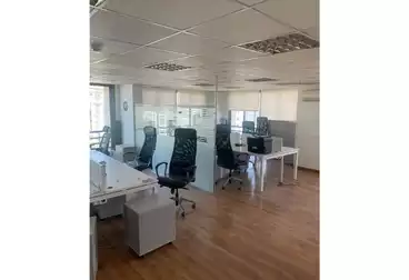 إداري للإيجار - 7 غرف - بالدور 0