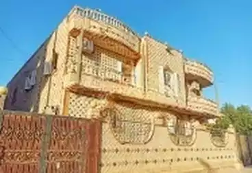 Building For sale - 8 rooms