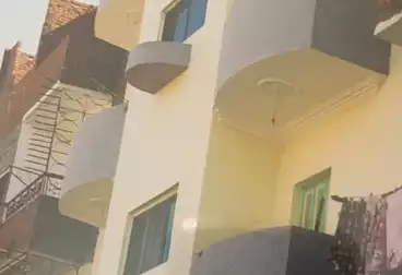 Building For sale - 4 rooms