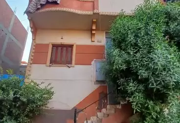 Building For sale - 6 rooms
