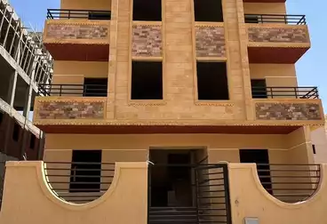 شقق للبيع - 3 غرف - بالدور 1