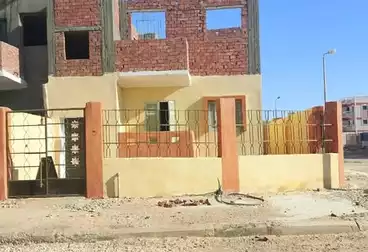 Building For sale - 6 rooms