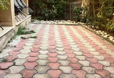 شقة بحديقة للبيع - 3 غرف - بالدور 0
