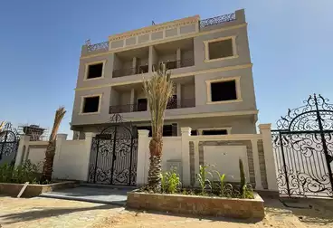 شقق للبيع - 4 غرف - بالدور 1