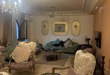 شقة بحديقة للبيع - 3 غرف - بالدور 1