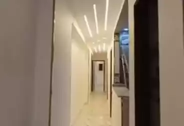 شقق للبيع - 3 غرف - بالدور 1