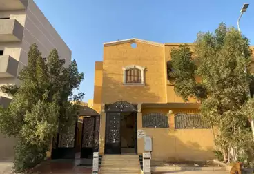 منزل / بيت للبيع - 6 غرف