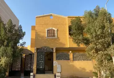 منزل / بيت للبيع - 6 غرف
