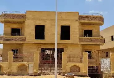 فيلا منفصلة للبيع - 6 غرف