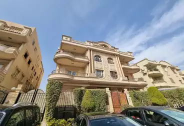 شقق للبيع - 5 غرف - بالدور 1