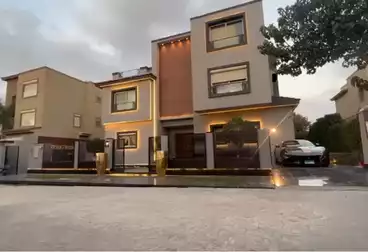 عقارات للبيع - 6 غرف