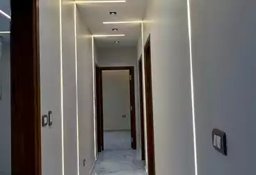 شقة بحديقة للإيجار - 3 غرف - بالدور 0