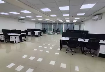 إداري للإيجار - 6 غرف - بالدور 3
