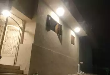 Building For sale - 4 rooms