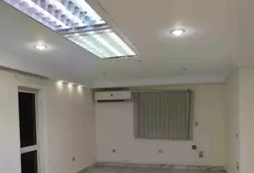 مكاتب للإيجار - 5 غرف - بالدور 3