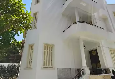 عقارات للبيع - 6 غرف