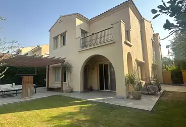 فيلا منفصلة للبيع - 5 غرف