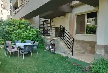 شقة بحديقة للبيع