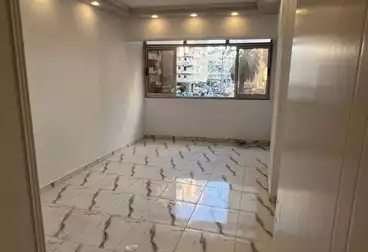 شقق للبيع - 3 غرف - بالدور 1