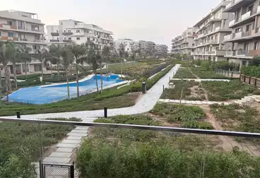 شقة بحديقة للبيع - 4 غرف - بالدور 0