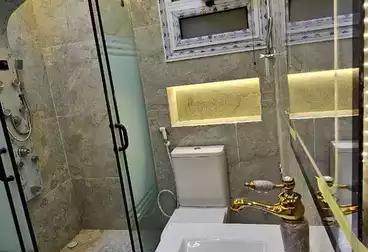 شقة بحديقة للبيع - 3 غرف - بالدور 0