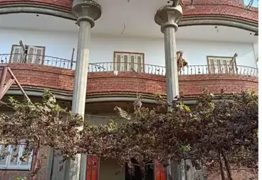 Building For sale - 5 rooms