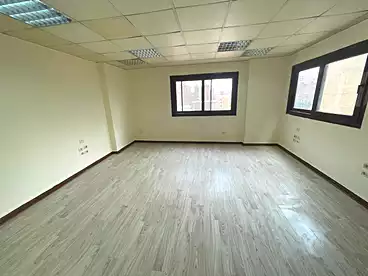 إداري للإيجار في شارع المشتل، شارع كورنيش المعادي، 1000 متر