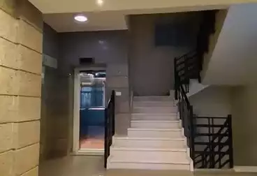 شقق للبيع - 3 غرف - بالدور 1