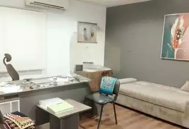 مقر إداري للبيع - 2 غرف - بالدور 1