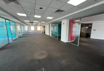 مكاتب للإيجار - 10 غرف - بالدور 5