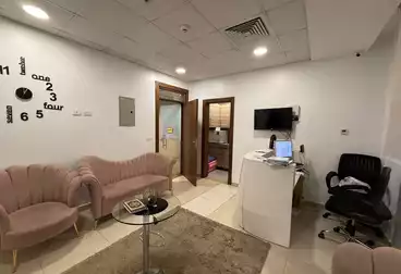 طبي للإيجار - 2 غرف - بالدور 1