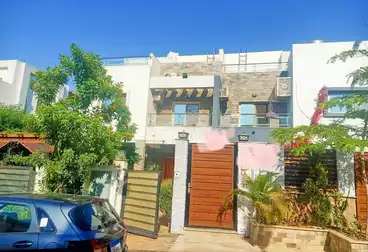 توين هاوس للإيجار - 5 غرف