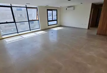 مكاتب للإيجار - 3 غرف - بالدور 3