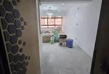 شقق للبيع - 3 غرف - بالدور 1