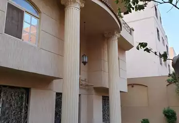 فلل للبيع - 8 غرف