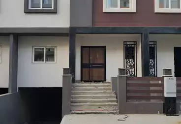 فيلا منفصلة للبيع - 7 غرف