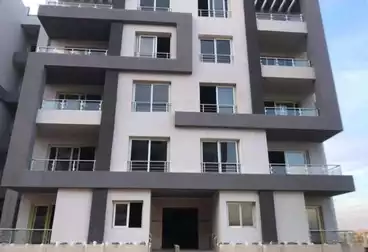 شقة بحديقة للبيع - 3 غرف - بالدور 0