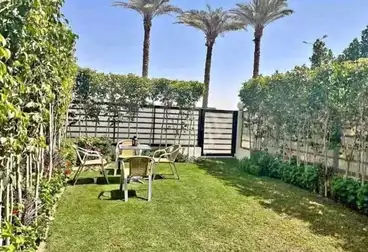 شقة بحديقة للبيع - 2 غرف - بالدور 0