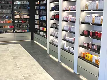 Commercial For rent in Southern 90th St., 90th Street, 200 sqm
