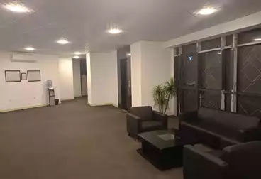 مكاتب للإيجار - 1 غرف - بالدور 2