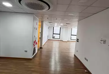 مكاتب للإيجار - 1 غرف - بالدور 1