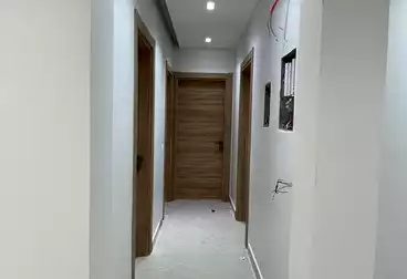 شقق للبيع - 3 غرف - بالدور 1