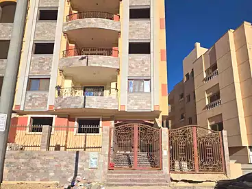 شقق للبيع - 3 غرف - بالدور 1