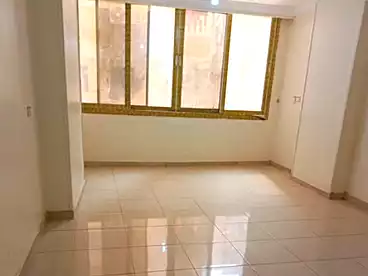 مكاتب للإيجار - 3 غرف - بالدور 1